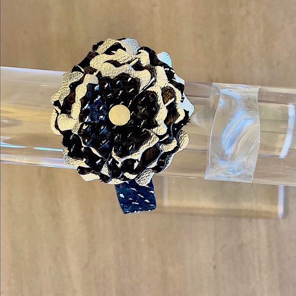 NIB Rustic Cuff ‘Rock & Roll’ Penelope Flower Cuff - Picture 3 of 10